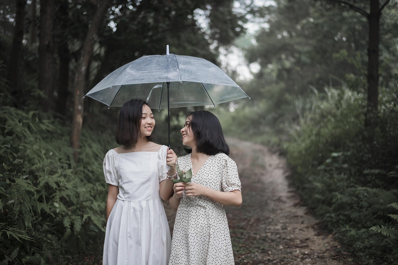Mau Kewanitaan Anti Lembab Saat Musim Hujan? Coba dengan Cara Ini